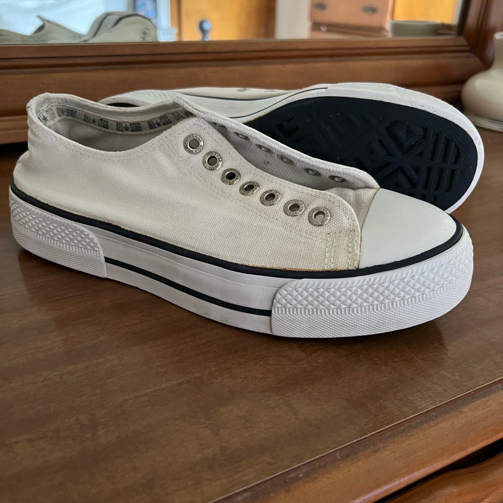 •PRICE DROP• White Platform Converse